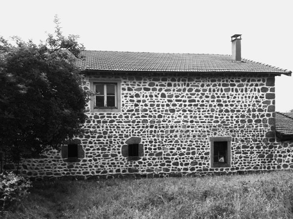 vue sur lextension au travers du porche dentre